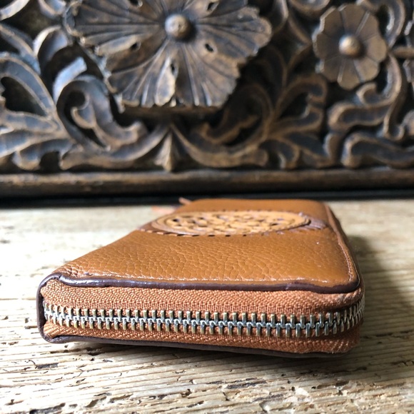 RARE Brighton Ferrara Medallion Zip Around Luggage Leather Crossbody Wallet Bag - Picture 8 of 17